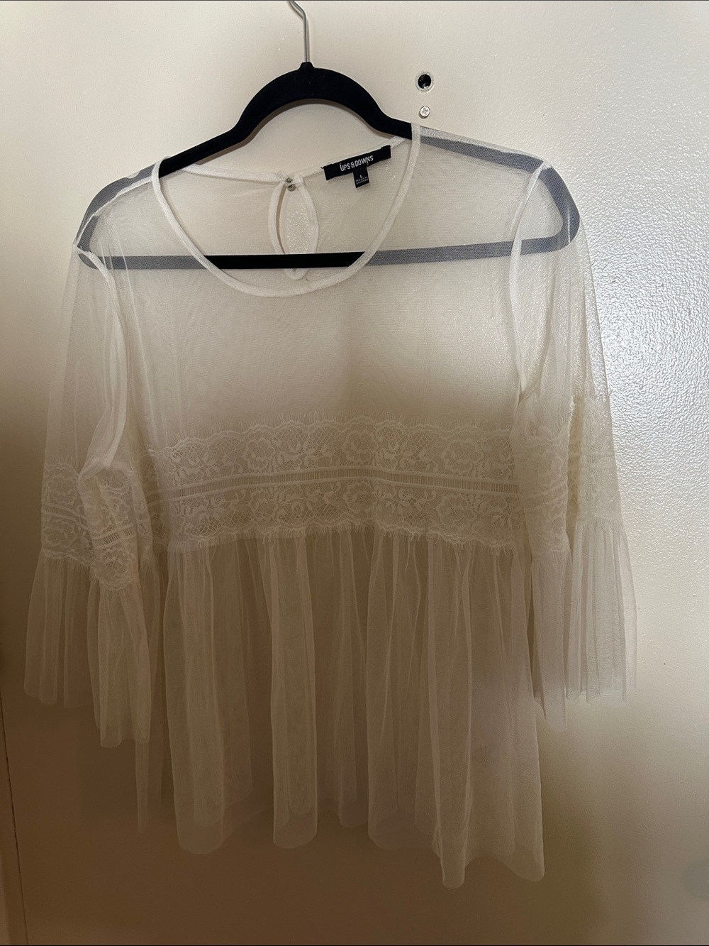 Ups & Downs White Sheer Mesh Lace Ruffle Blouse 3/4 Sleeve Round Neck L T510